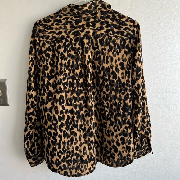 Leopard print Halogen Button up size petite medium - Picture 2 of 7